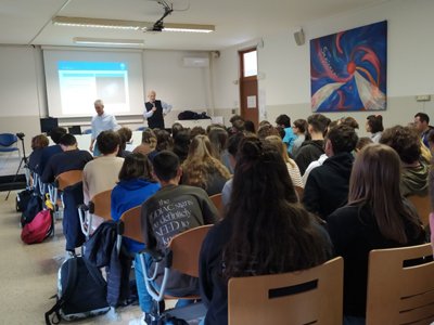 L’astronomo argentino Miguel Roth ha tenuto una conferenza per gli studenti del I.S. Fermi